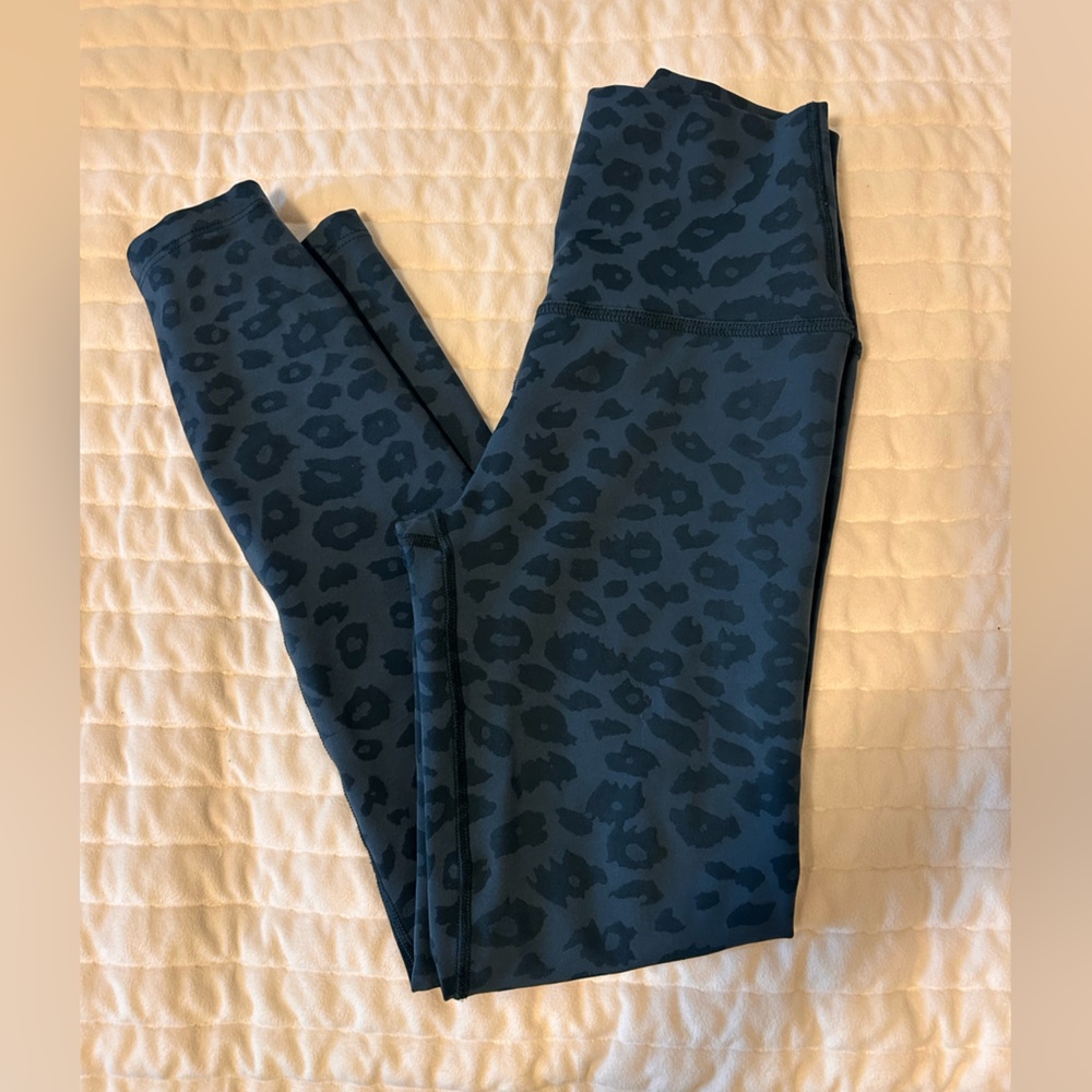 Beyond Yoga High Waisted Sportflex Leggings with Textured Leopard Print